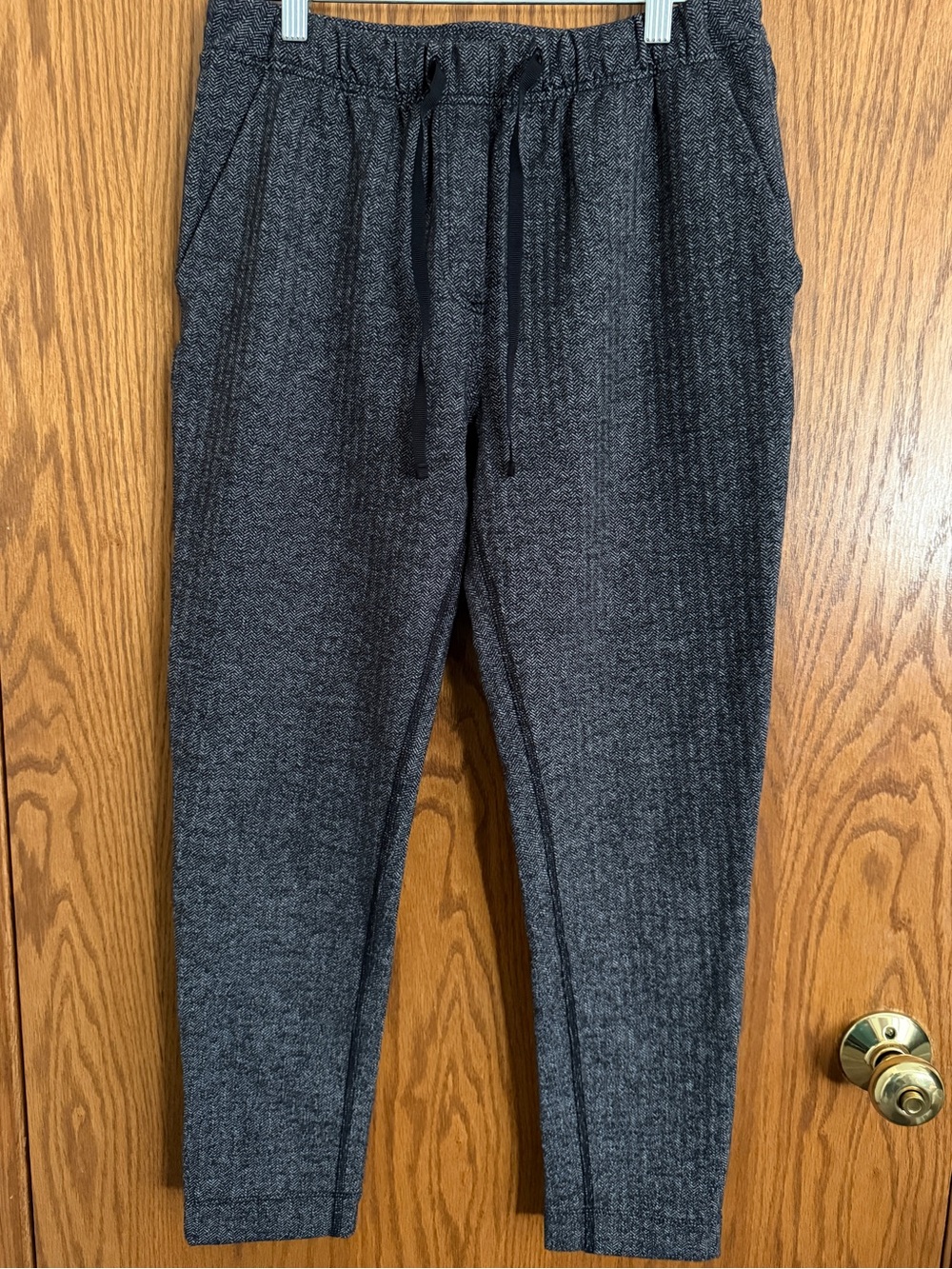 Lululemon Jet Crop Slim Pants Joggers Black / Gray Herringbone Women's Sz M or 8